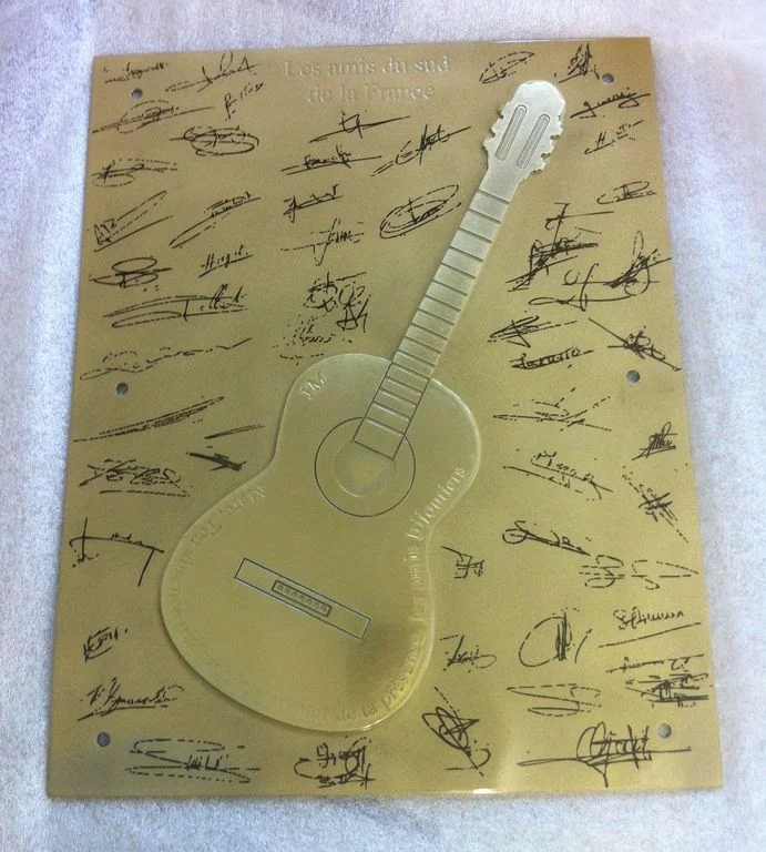 Usinage de guitare dans laiton