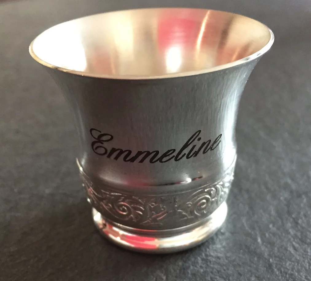 Gravure sur timbale métal