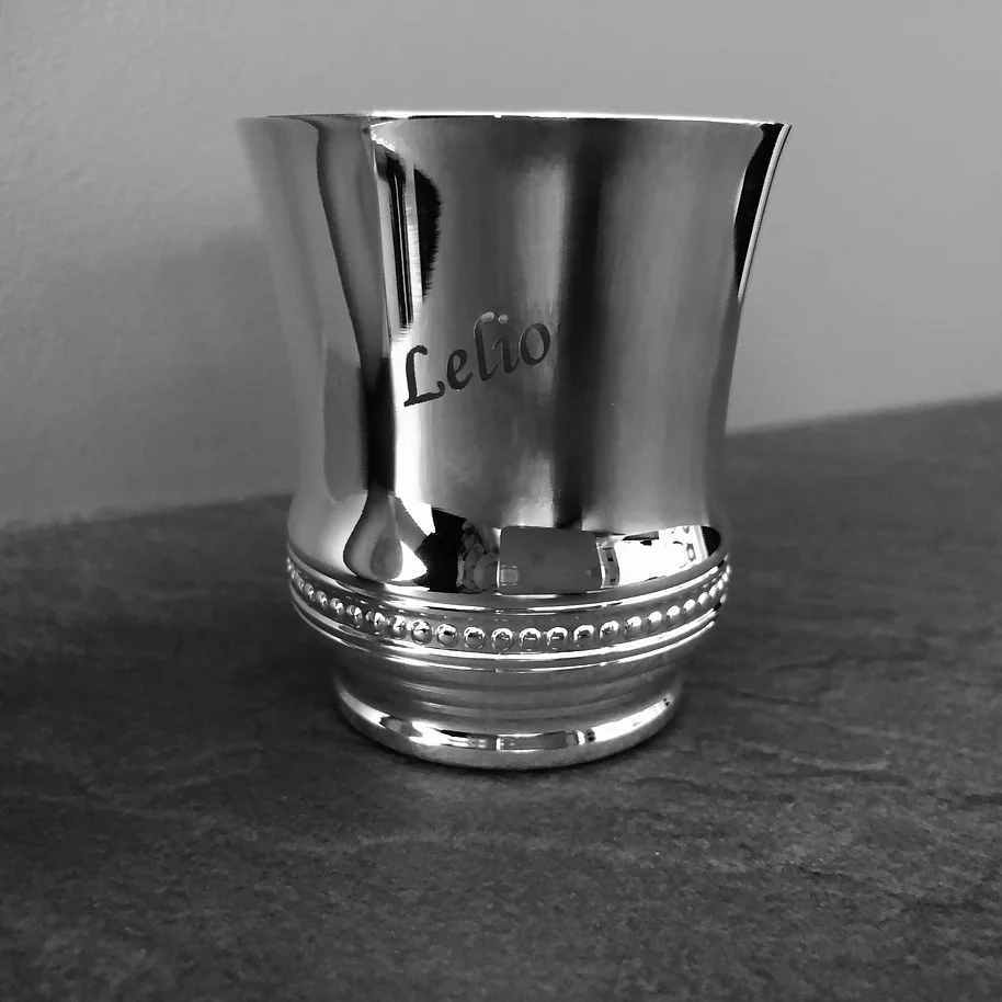 Gravure sur timbale métal