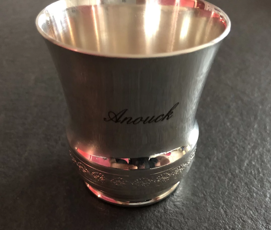 Gravure sur timbale métal
