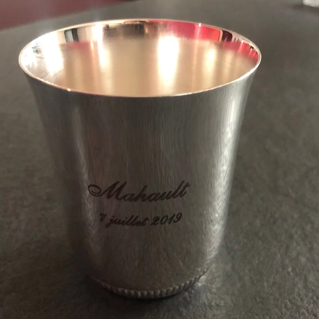 Gravure sur timbale métal