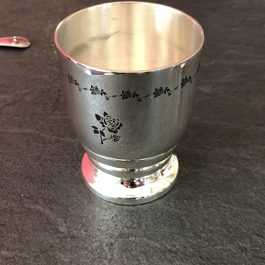 Gravure sur timbale métal
