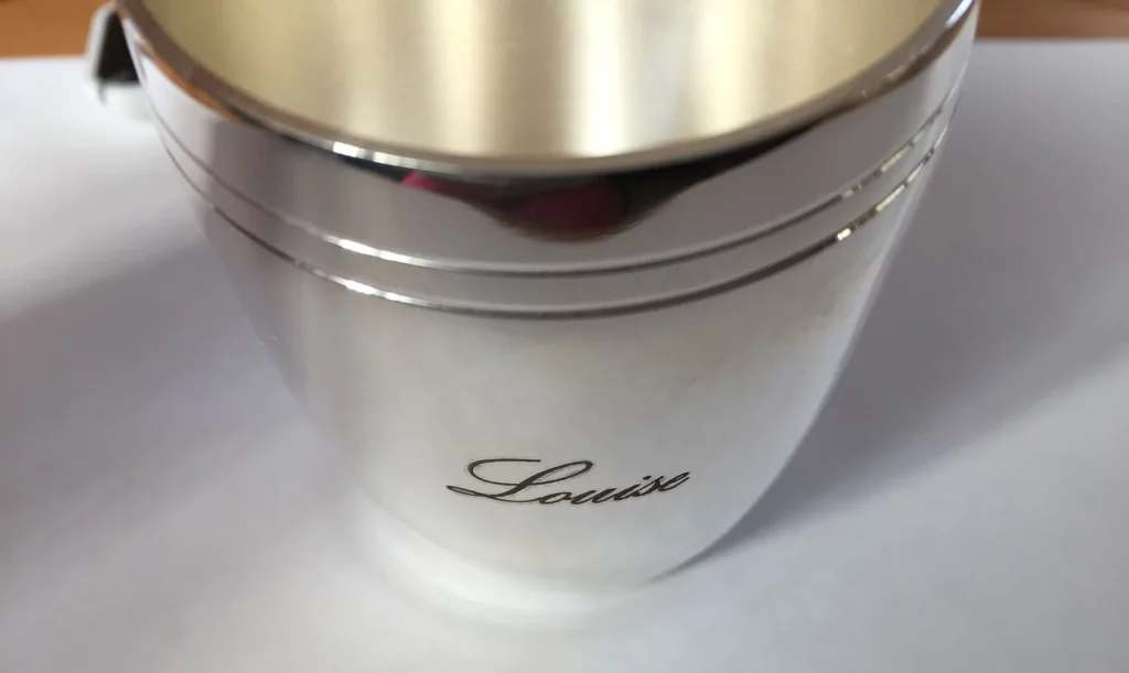 Gravure sur timbale métal