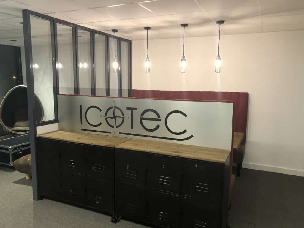 Découpe enseigne en inox