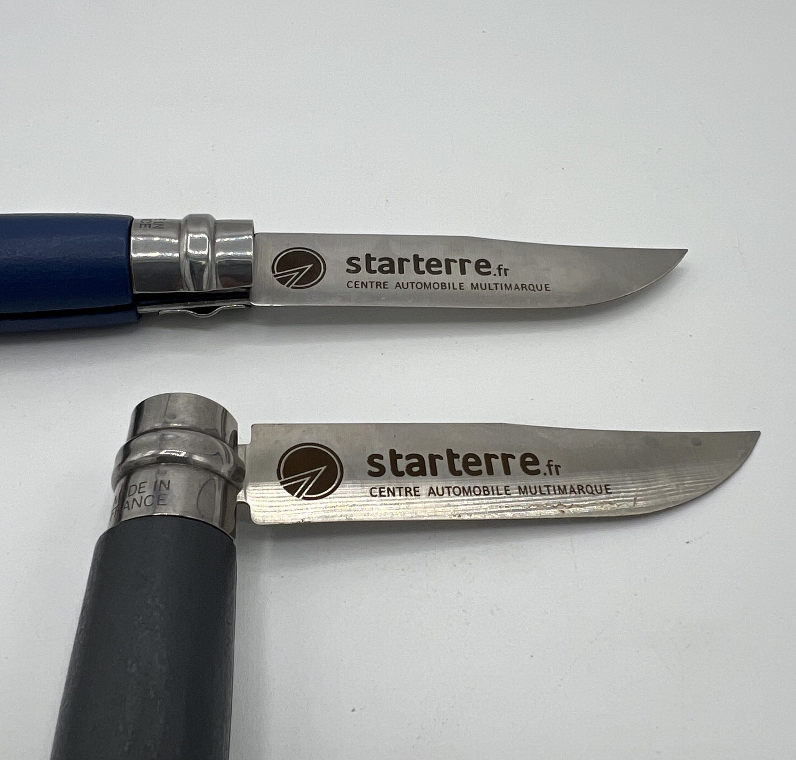 Gravure sur lame de couteau en métal