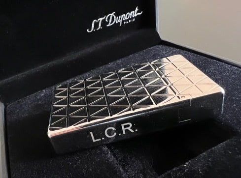 Gravure sur zippo métal