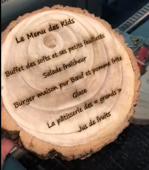 Gravure sur rondin/écorce en bois