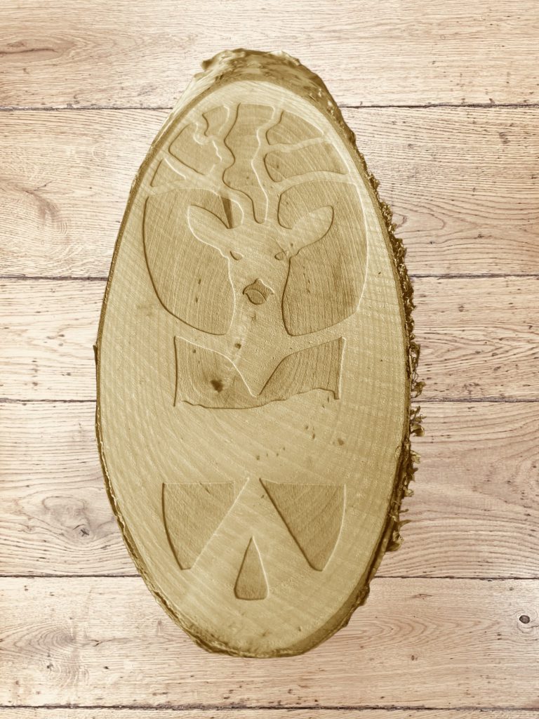 Gravure sur rondin/écorce en bois