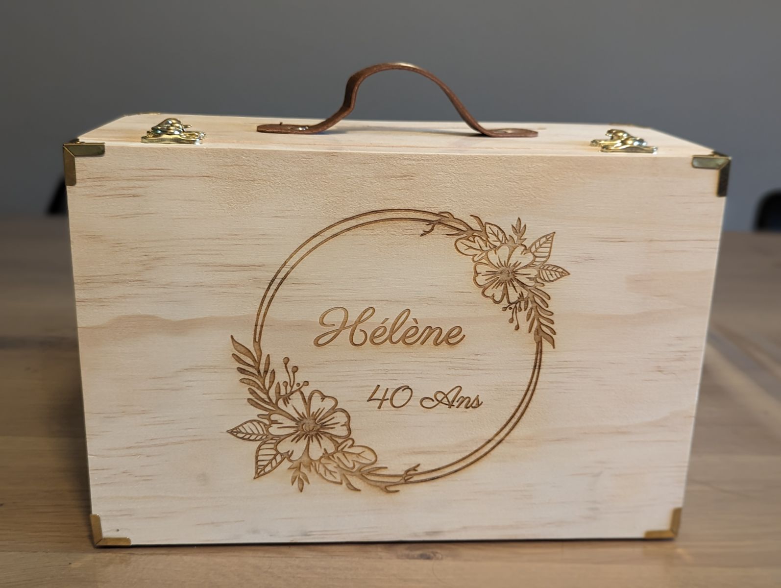 Gravure sur boite en bois