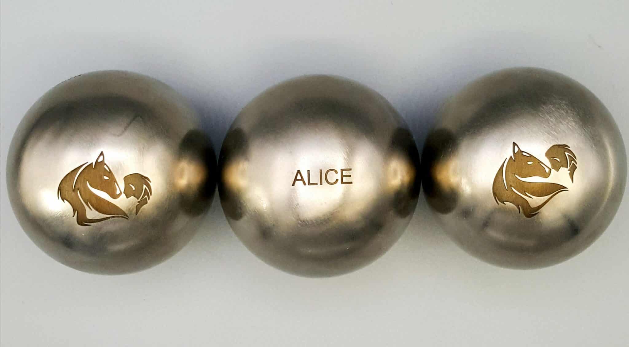 Gravure sur boule de pétanque métal