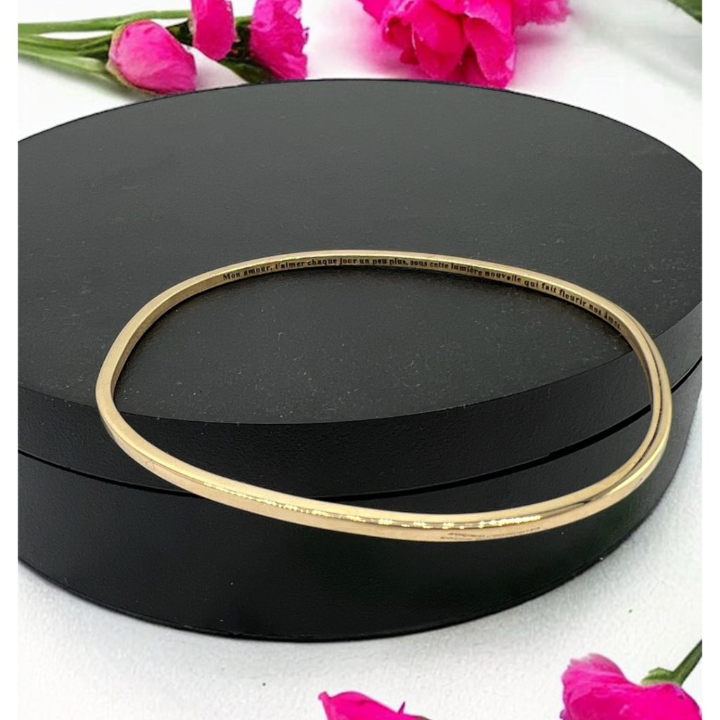 Gravure sur bracelet en métal