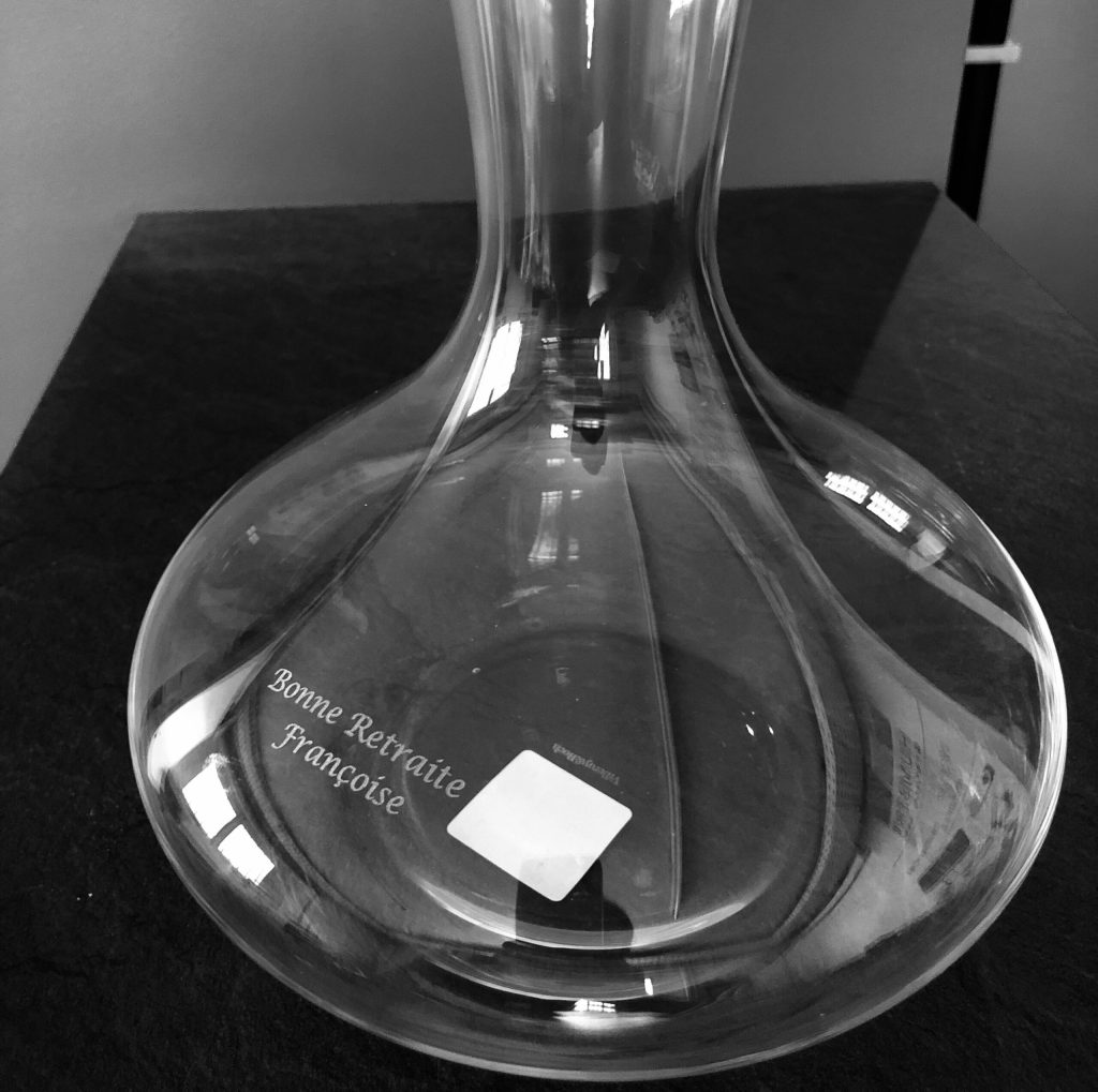 Gravure sur carafe en verre