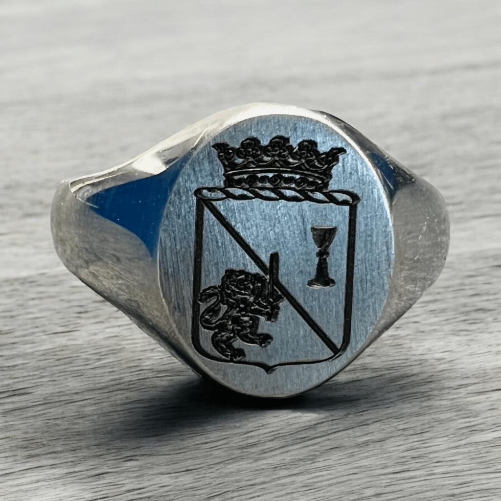 Gravure profonde de blason sur chevalière