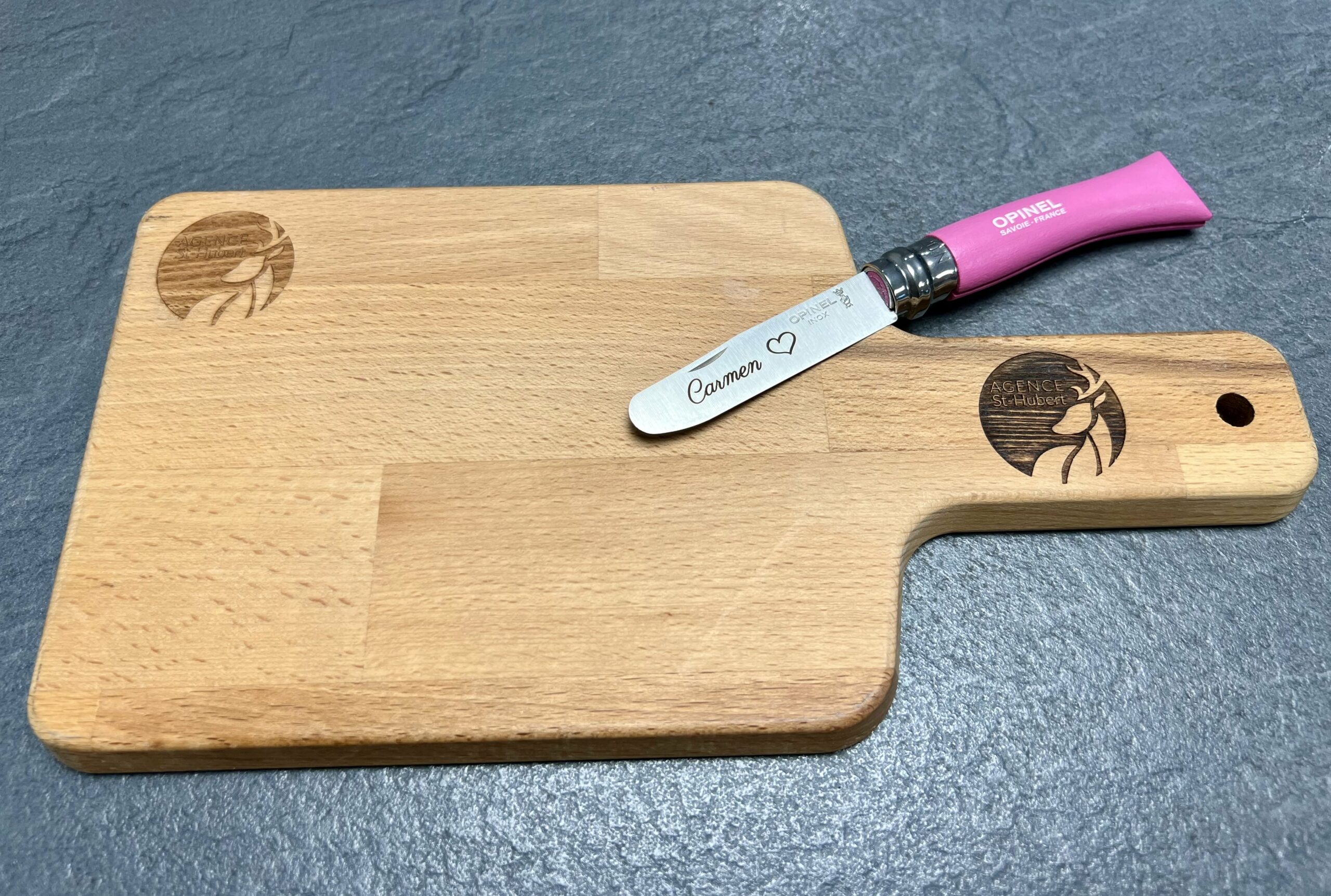 Gravure sur lame de couteau en métal