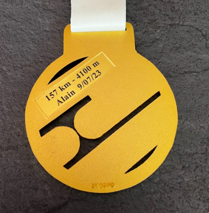 Gravure sur médaille de sport en métal
