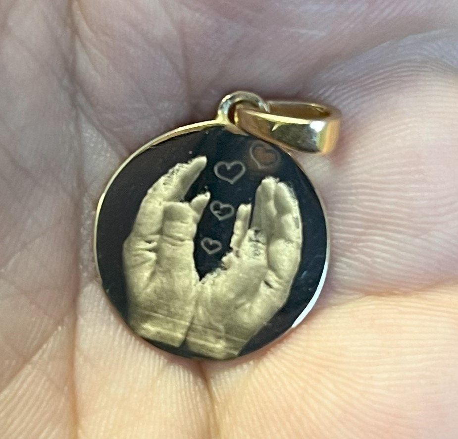 Gravure sur médaille ou pendentif
