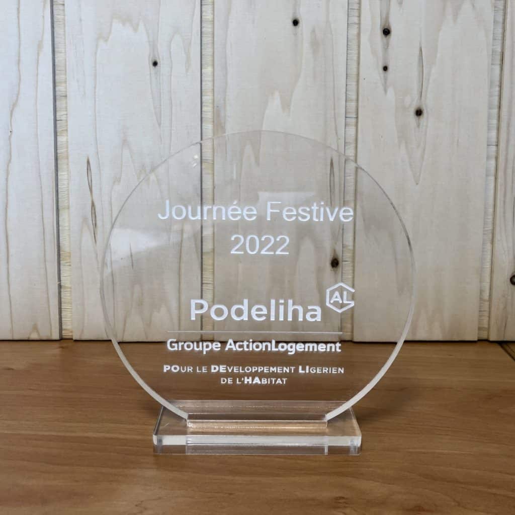 Découpe et Gravure sur trophée en plexiglass
