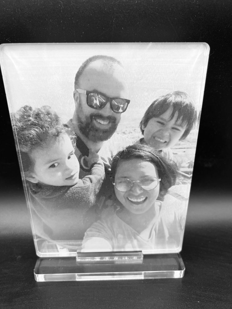 Découpe et Gravure sur trophée en plexiglass