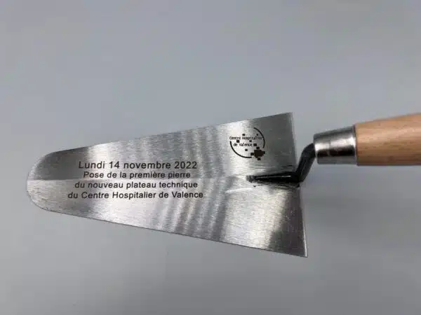 Gravure sur truelle