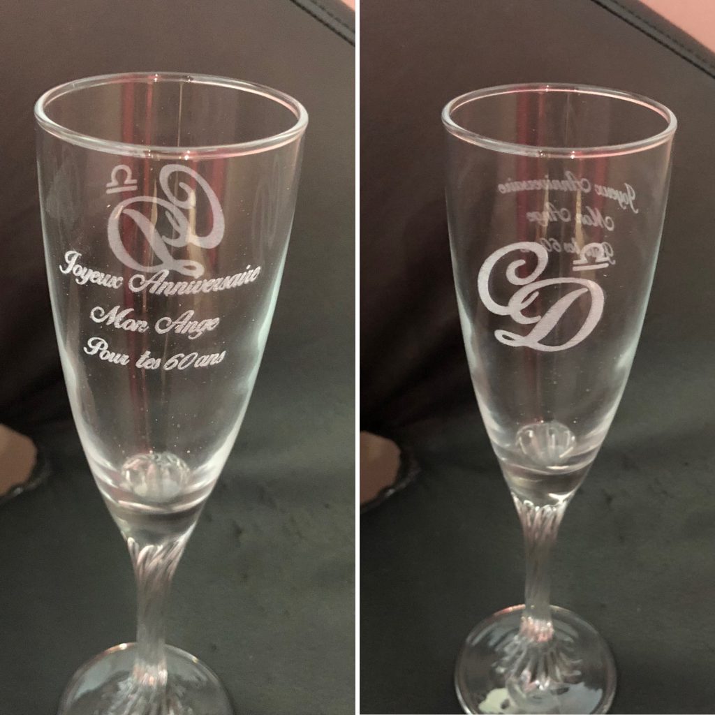 Gravure sur flute de champagne
