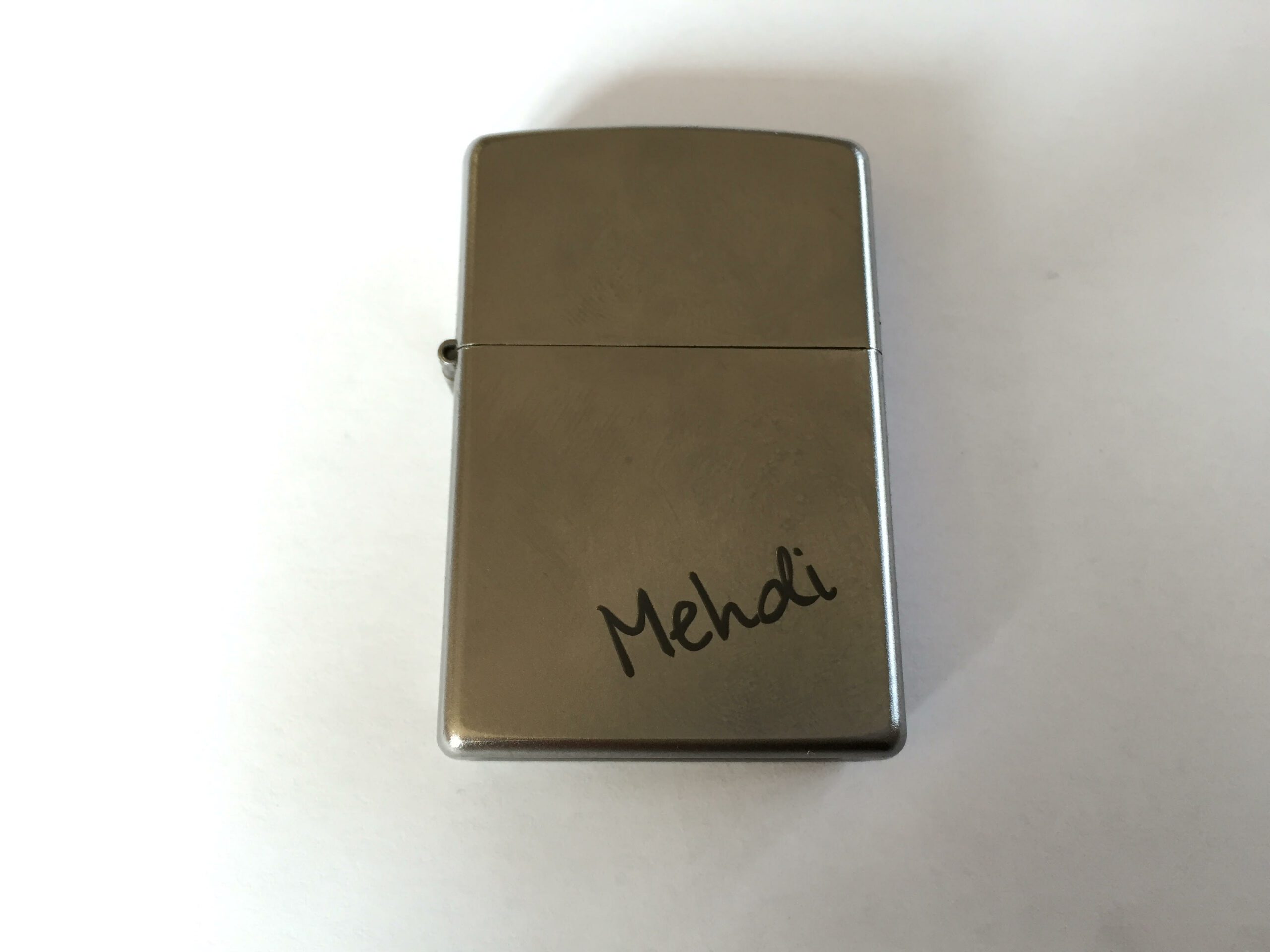 Gravure sur zippo métal