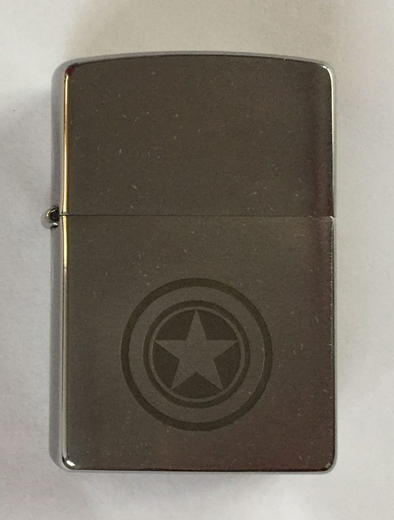 Gravure sur zippo métal