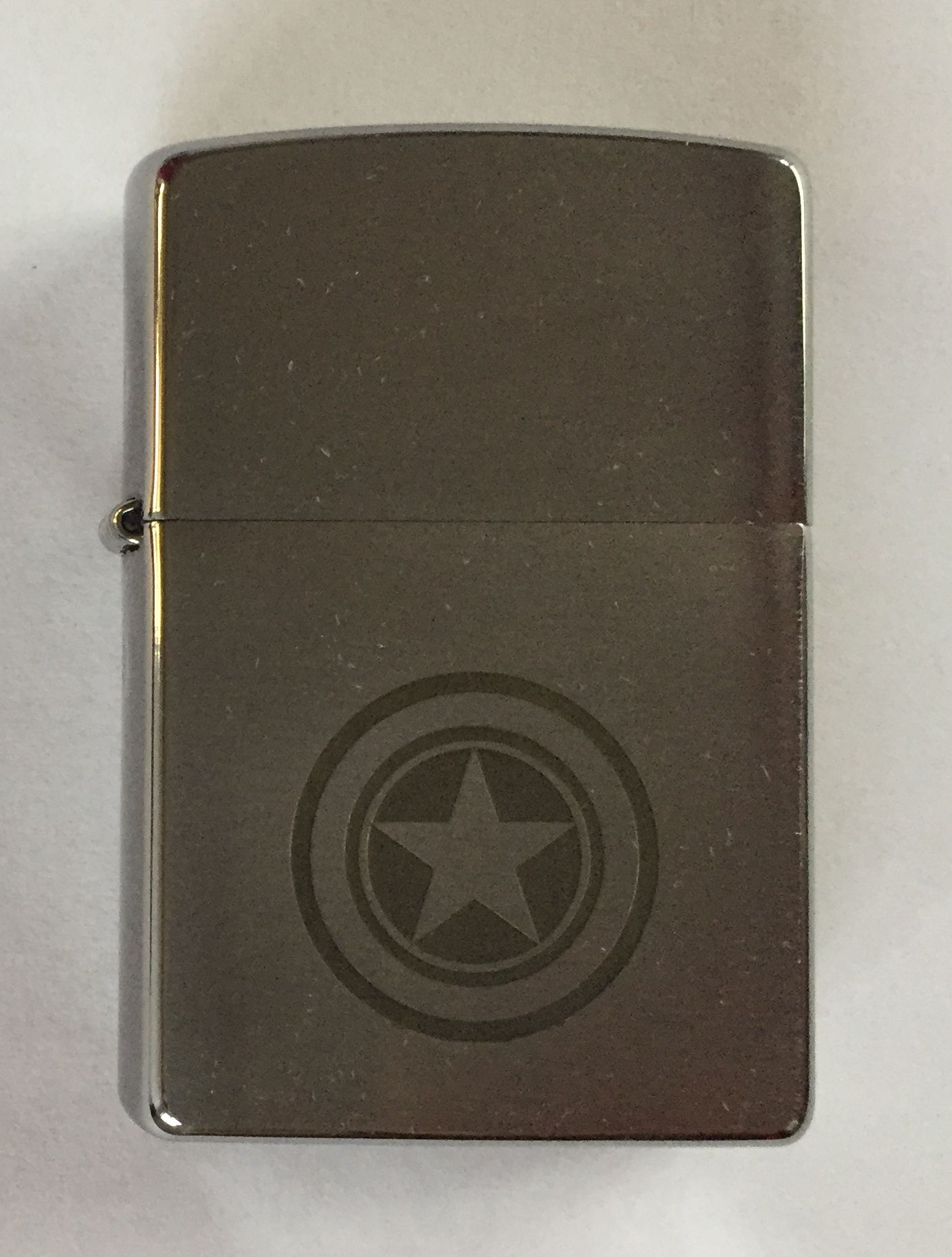 Gravure sur zippo métal