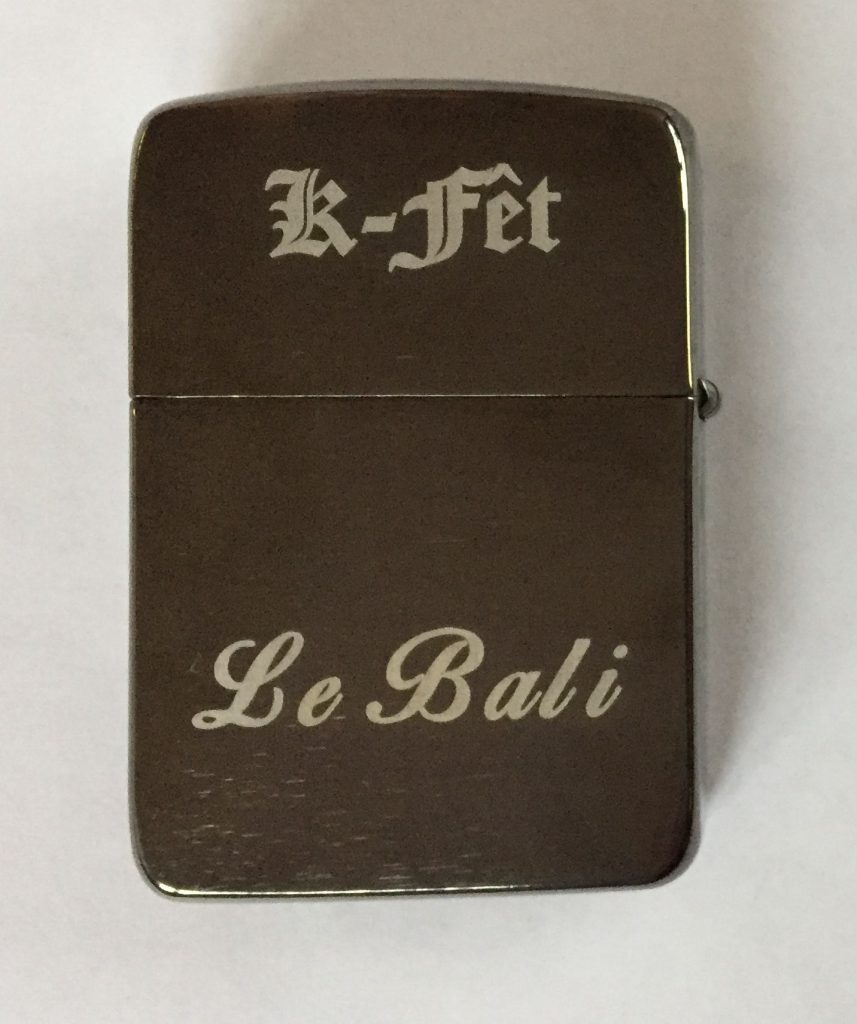 Gravure sur zippo métal