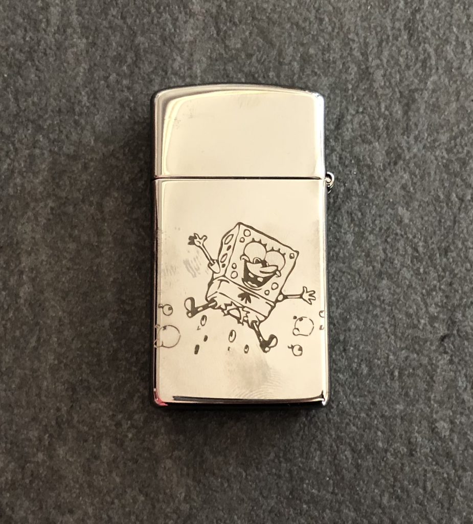 Gravure sur zippo métal
