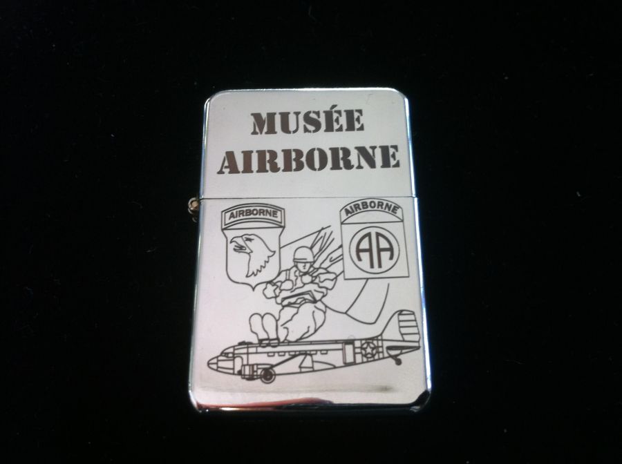 Gravure sur zippo métal