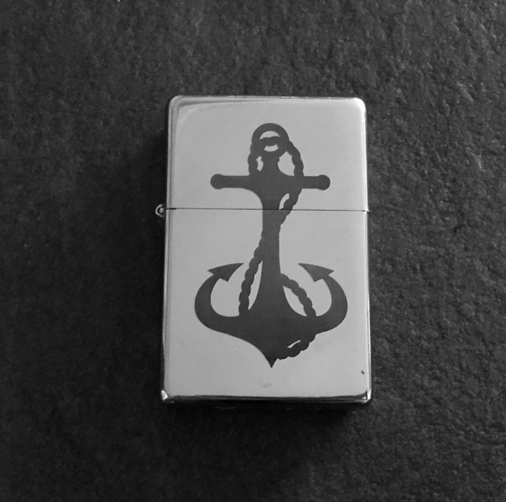 Gravure sur zippo métal