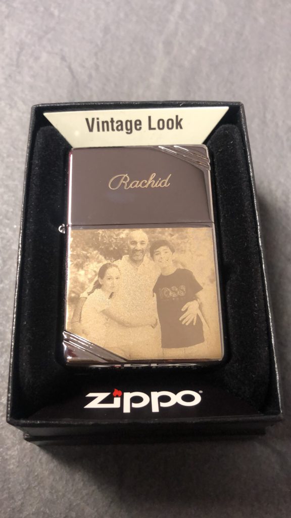 Gravure sur zippo métal