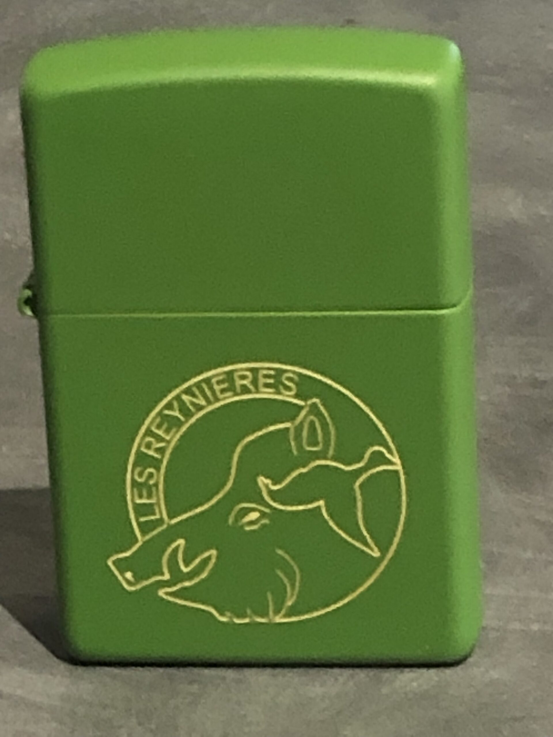 Gravure sur zippo métal