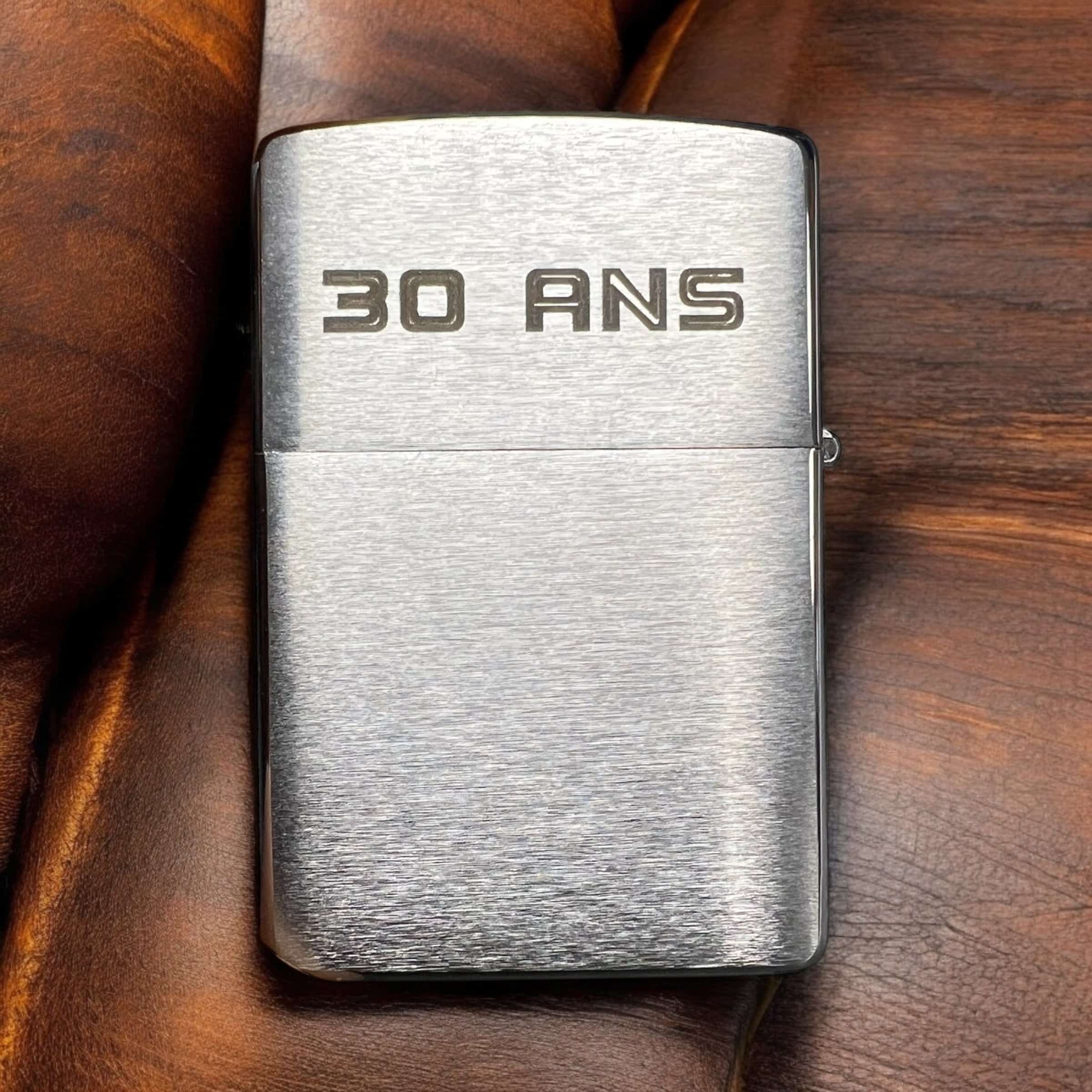 Gravure sur zippo métal