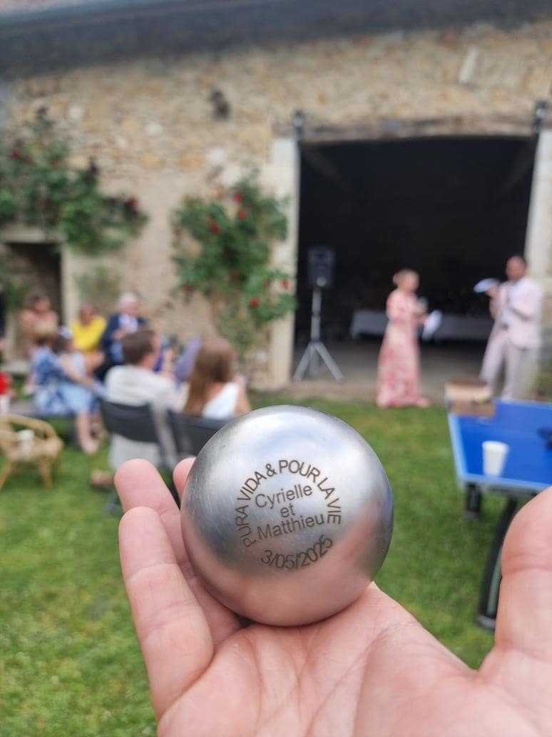 Gravure sur boule de pétanque