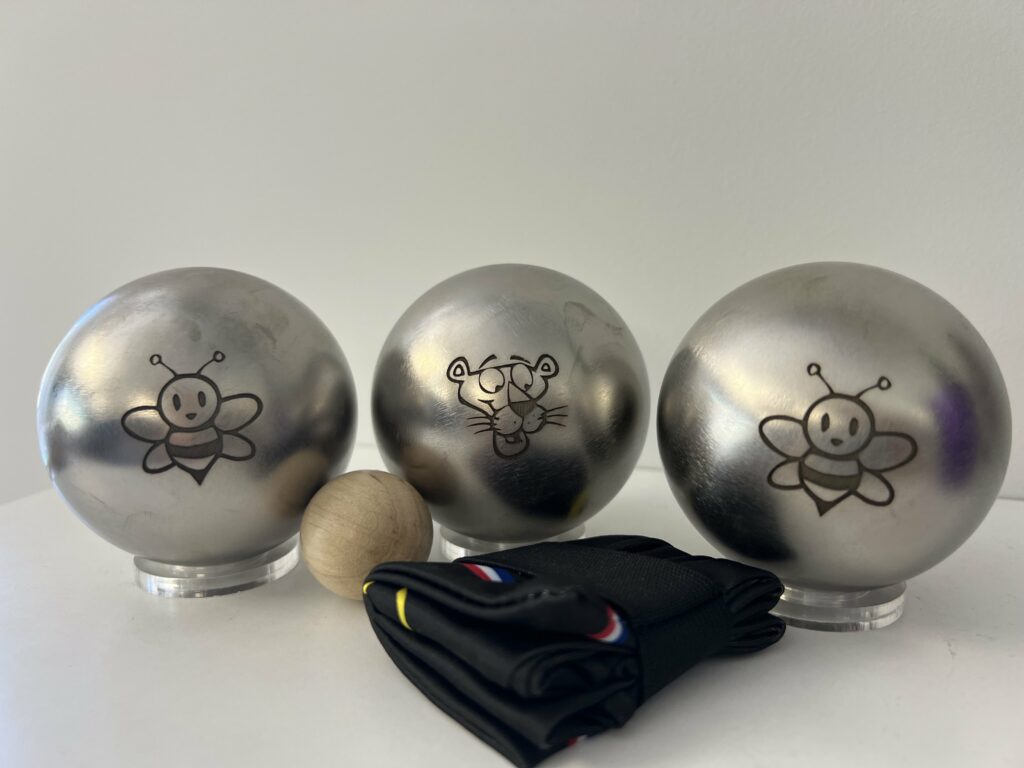 Gravure sur boule de pétanque