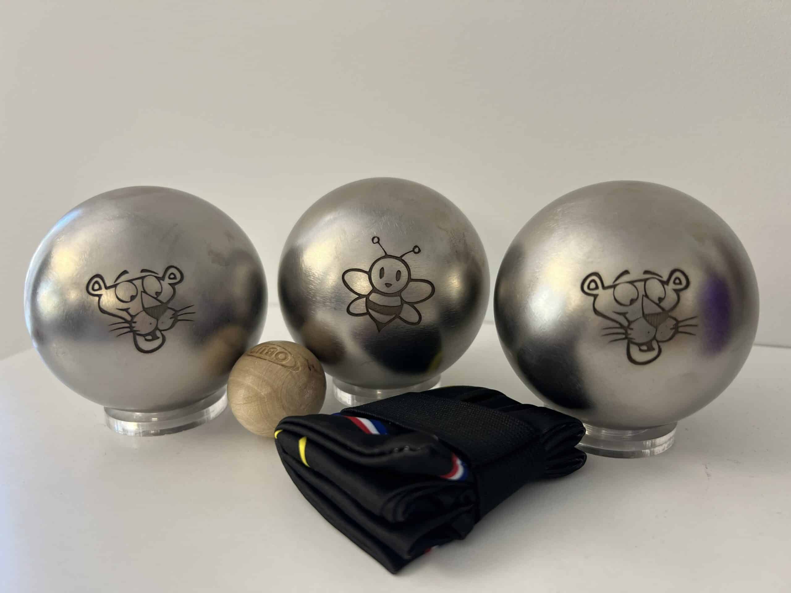 Gravure sur boule de pétanque
