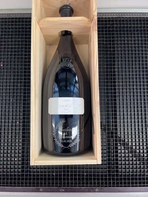 Gravure sur bouteille de vin