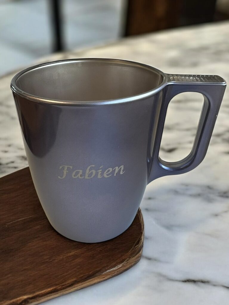 Gravure sur tasse en verre