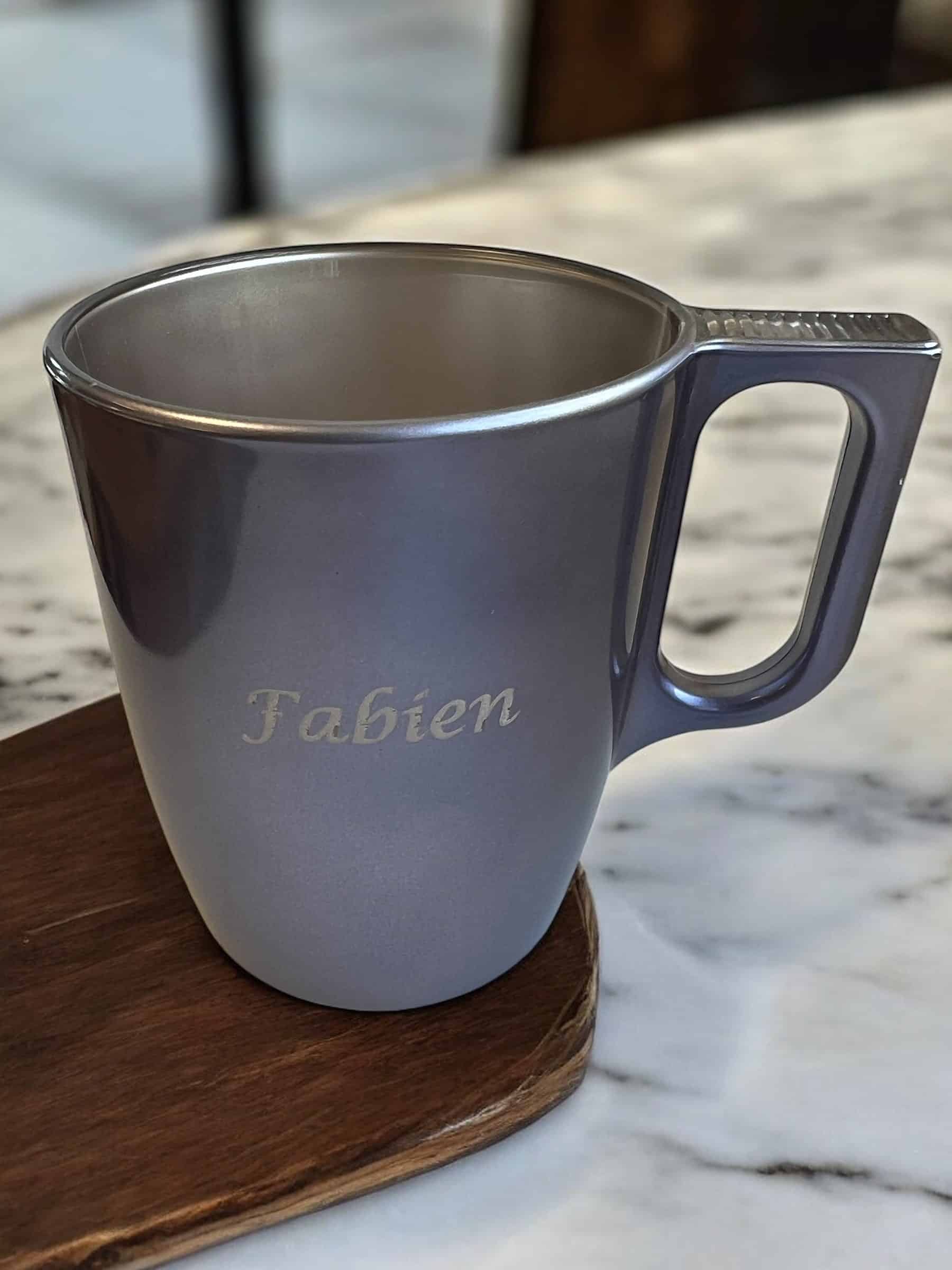 Gravure sur tasse en verre