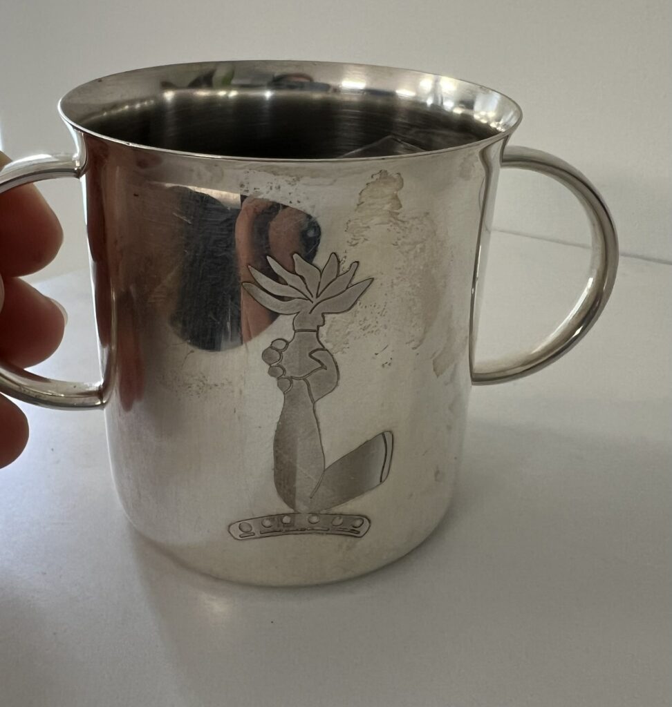 Gravure sur timbale en métal