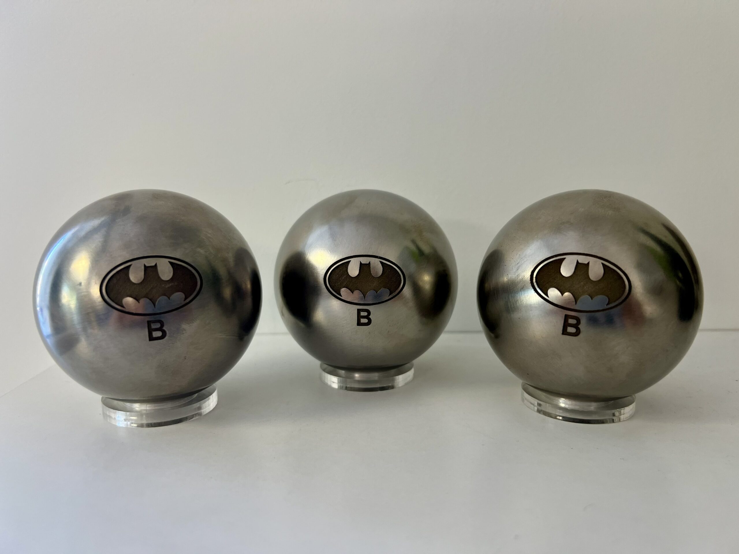 Gravure sur boule de pétanque en métal