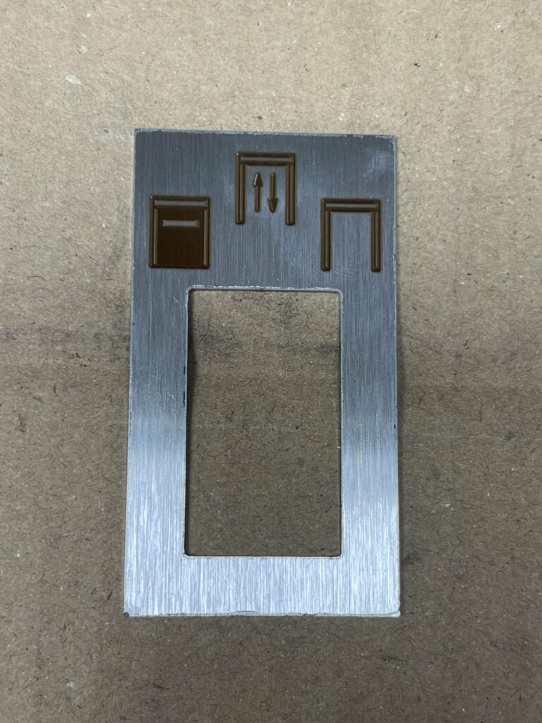 Découpe et gravure sur pièce inox