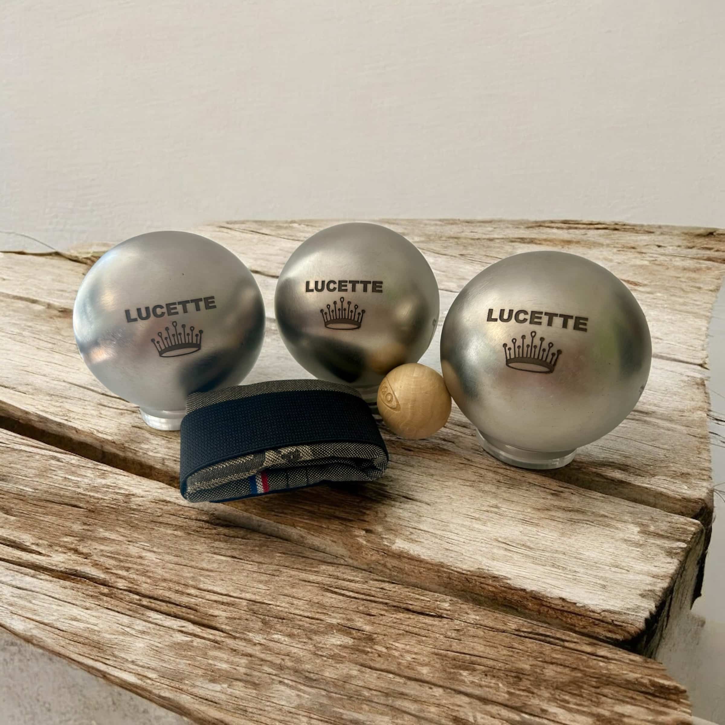 Gravure personnalisée sur boule de pétanque réalisée par Humbert Précision.