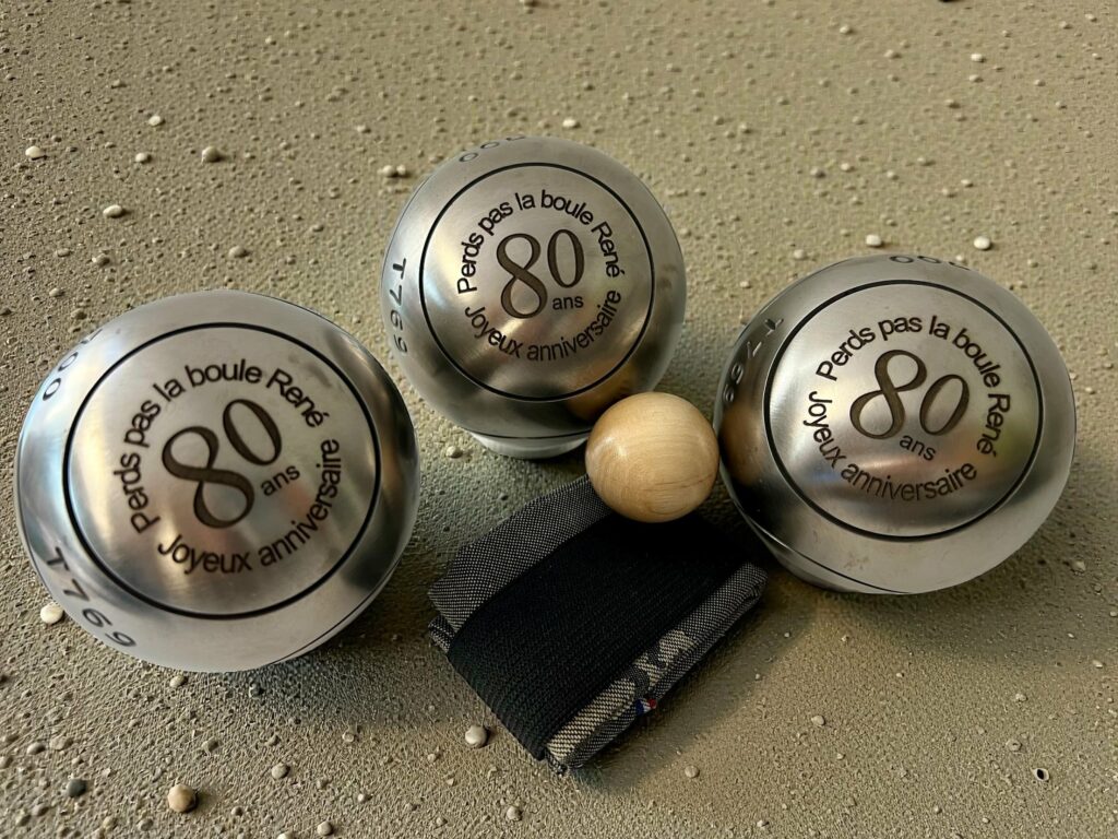 Gravure sur boule de pétanque