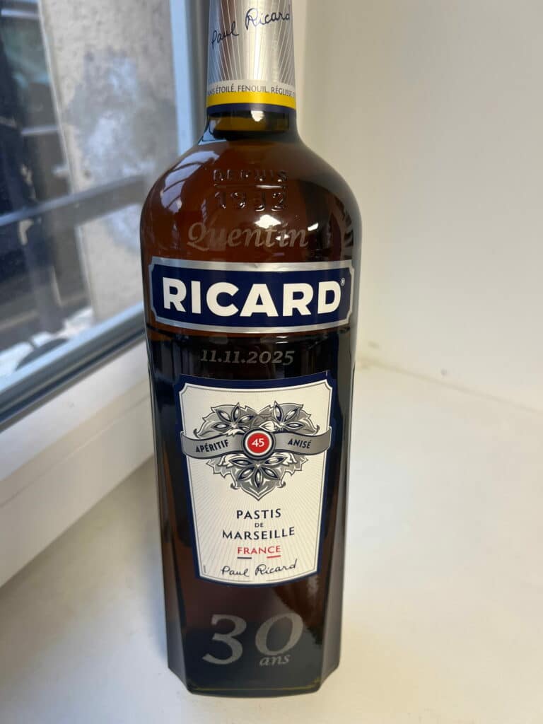 Gravure sur bouteille de Pastis en verre