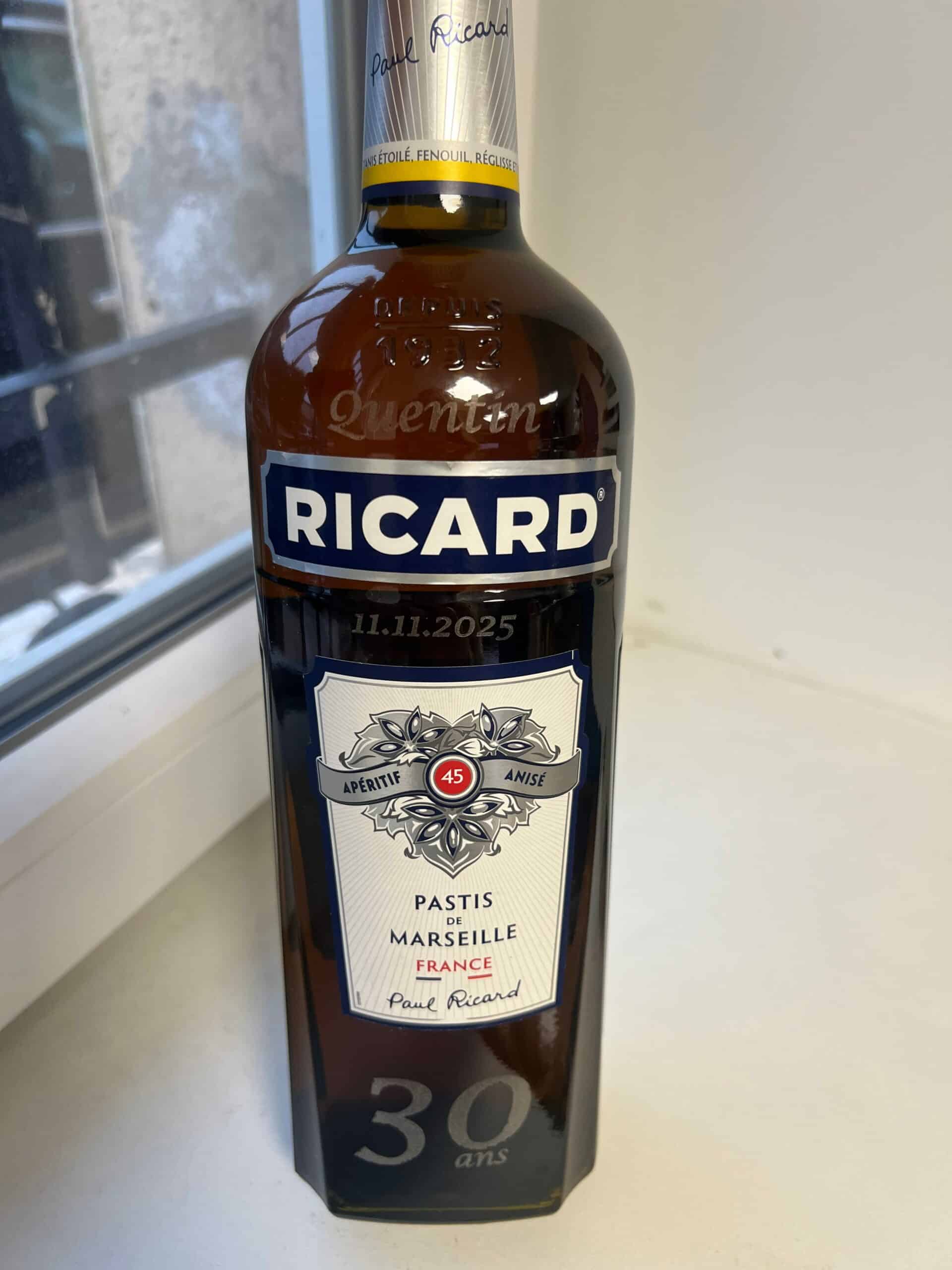 Gravure sur bouteille de Pastis en verre