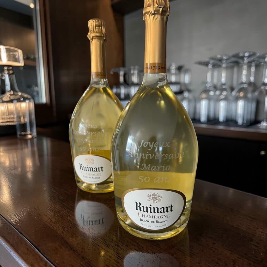 Gravure sur bouteille de champagne