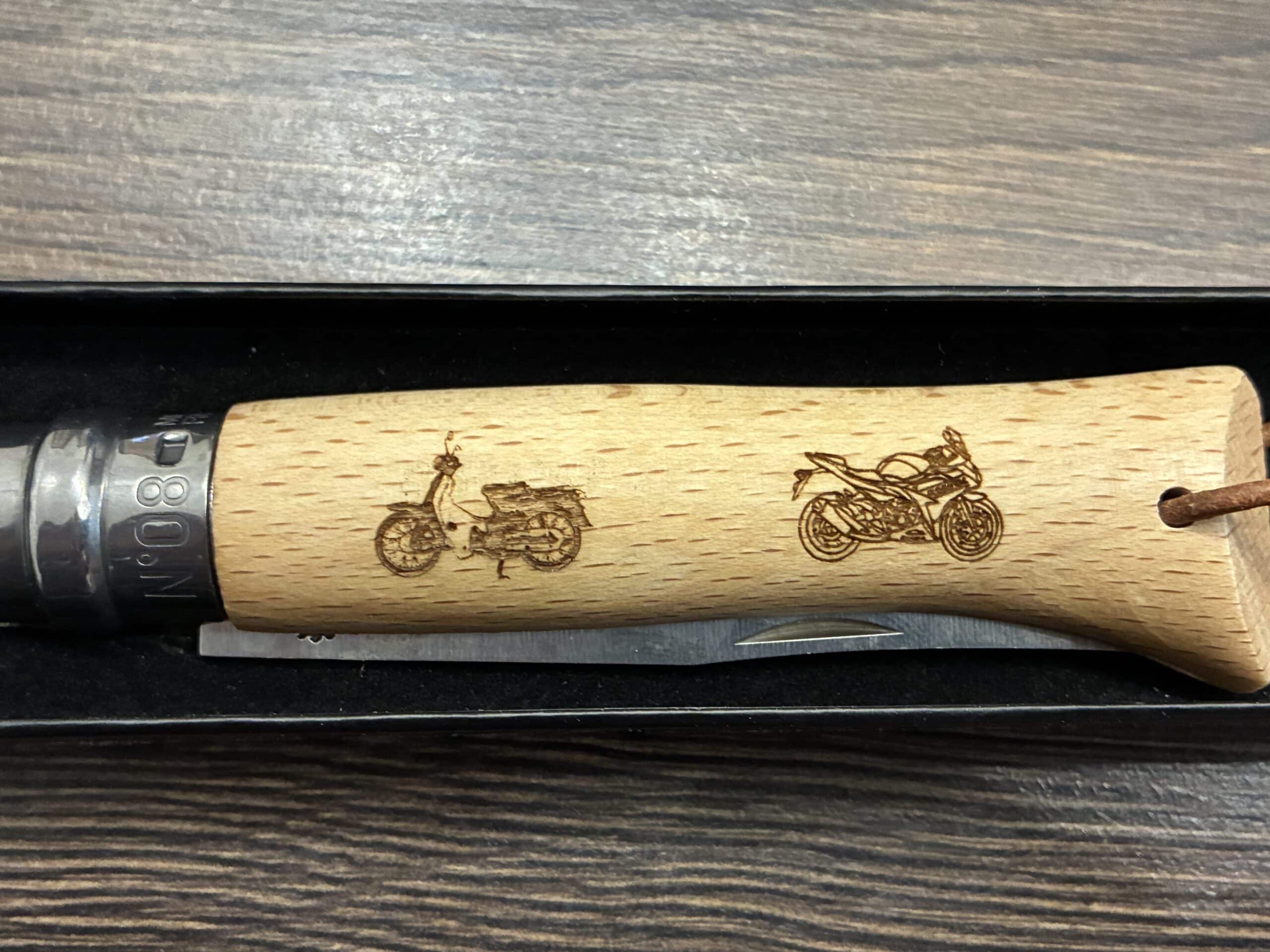 Gravure sur manche et lame de couteau