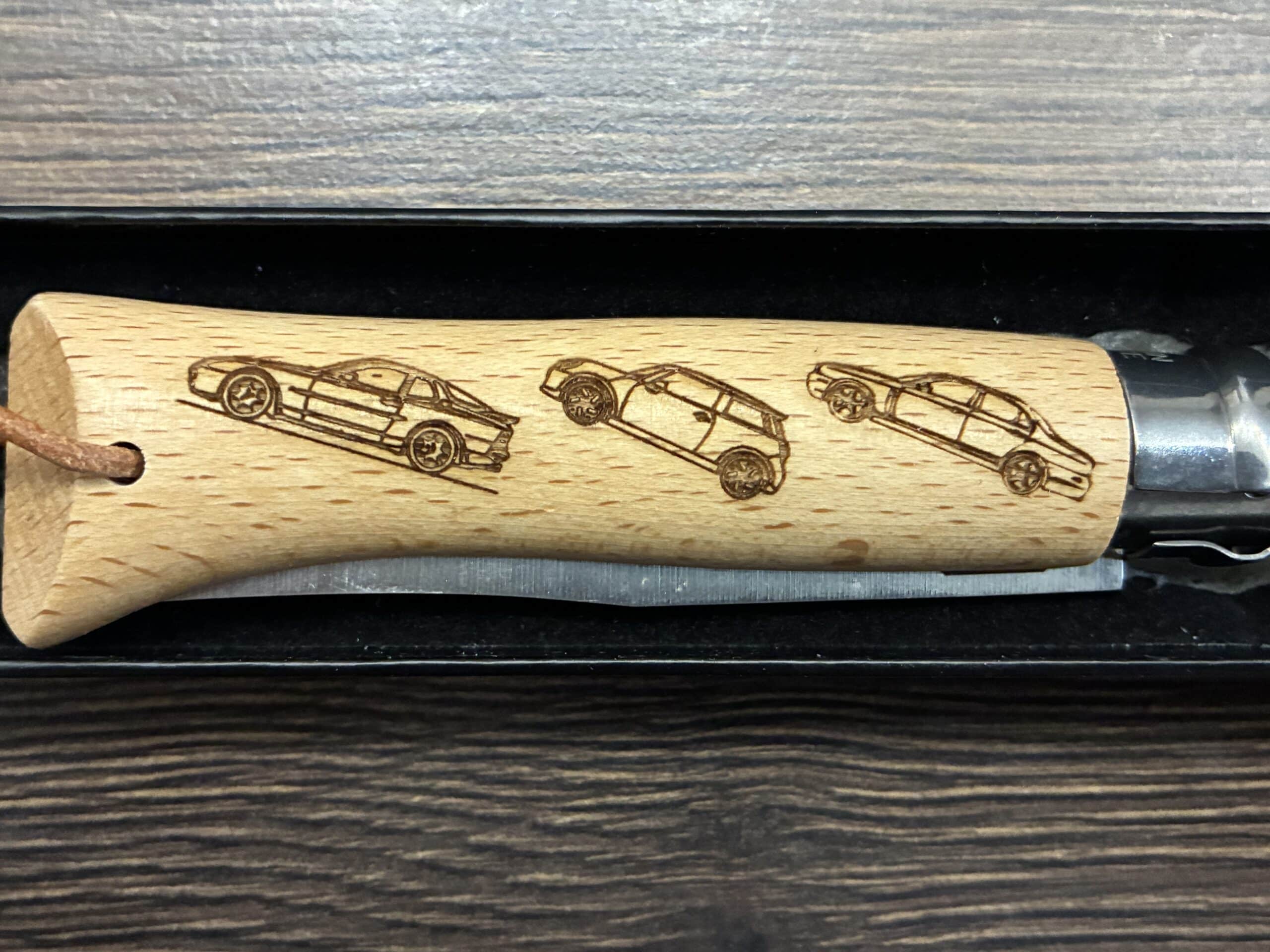 Gravure sur manche et lame de couteau